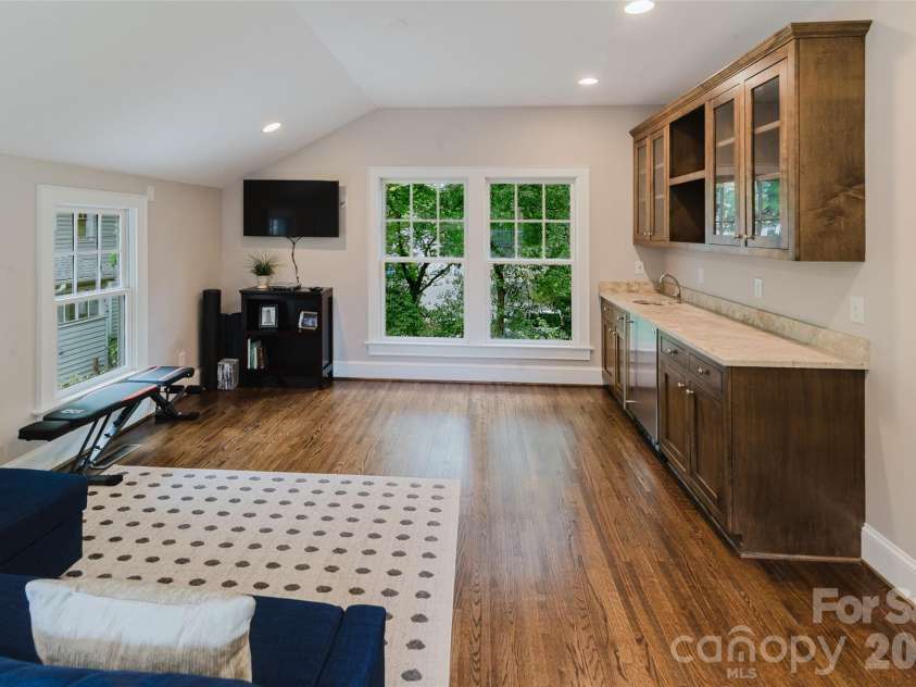 1825 Dilworth Road, Charlotte, NC 28203.  MLS# CAR4399072, YatesRealty ID 35895. 