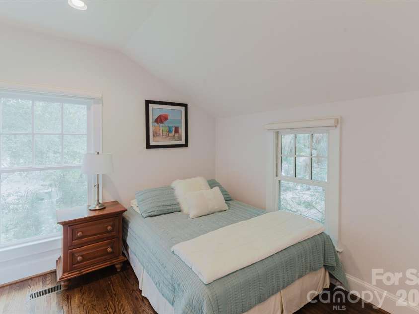 1825 Dilworth Road, Charlotte, NC 28203.  MLS# CAR4399072, YatesRealty ID 35895. 