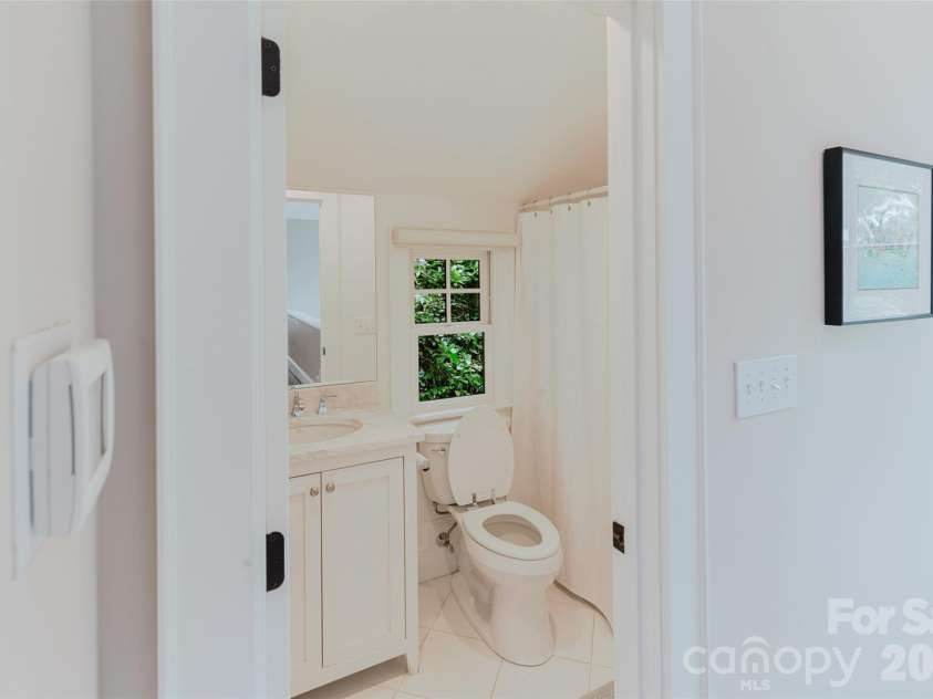 1825 Dilworth Road, Charlotte, NC 28203.  MLS# CAR4399072, YatesRealty ID 35895. 