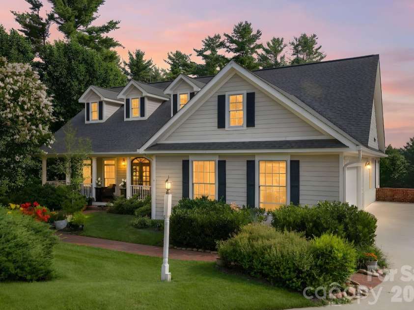 19 Thornapple Drive, Hendersonville, NC 28739.  MLS# CAR4398445, YatesRealty ID 35898. 