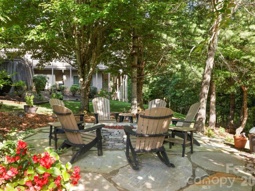 19 Thornapple Drive, Hendersonville, NC 28739.  MLS# CAR4398445, YatesRealty ID 35898. 