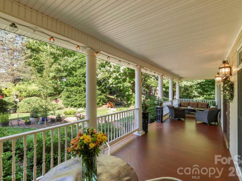 19 Thornapple Drive, Hendersonville, NC 28739.  MLS# CAR4398445, YatesRealty ID 35898. 
