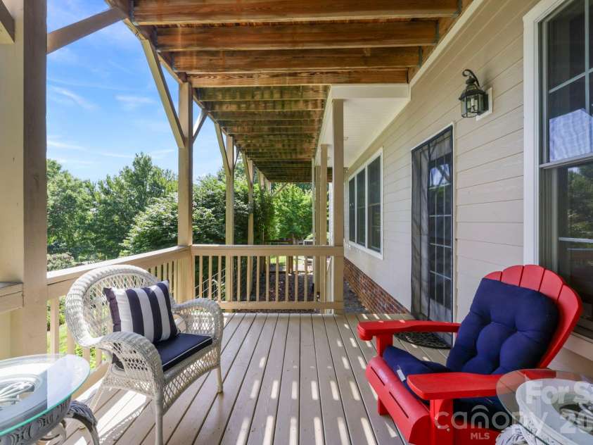 19 Thornapple Drive, Hendersonville, NC 28739.  MLS# CAR4398445, YatesRealty ID 35898. 