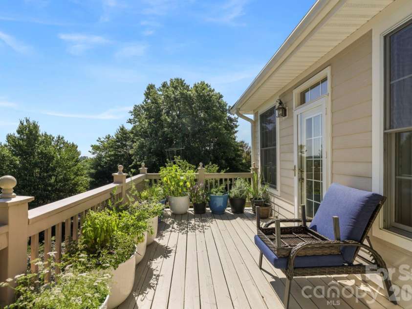 19 Thornapple Drive, Hendersonville, NC 28739.  MLS# CAR4398445, YatesRealty ID 35898. 