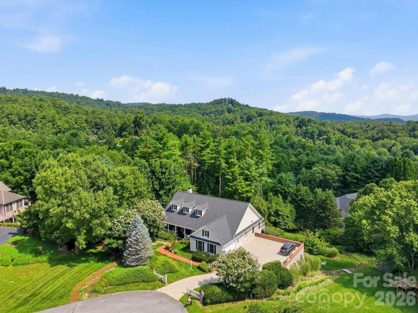19 Thornapple Drive, Hendersonville, NC 28739.  MLS# CAR4398445, YatesRealty ID 35898. 