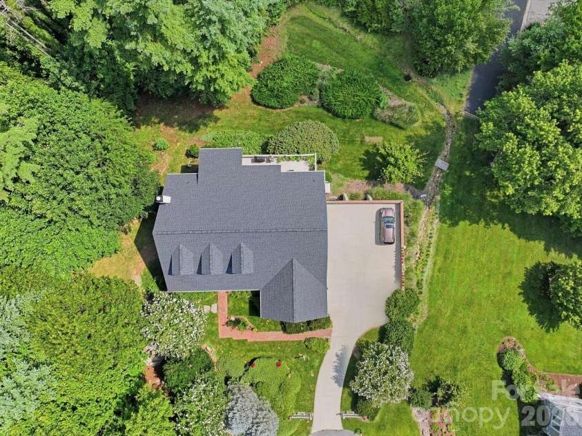 19 Thornapple Drive, Hendersonville, NC 28739.  MLS# CAR4398445, YatesRealty ID 35898. 