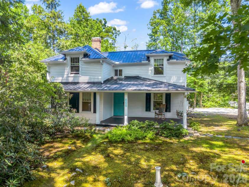 808 Montreat Road, Black Mountain, NC 28711.  MLS# CAR4398814, YatesRealty ID 35899. 