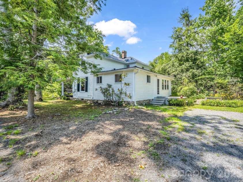 808 Montreat Road, Black Mountain, NC 28711.  MLS# CAR4398814, YatesRealty ID 35899. 
