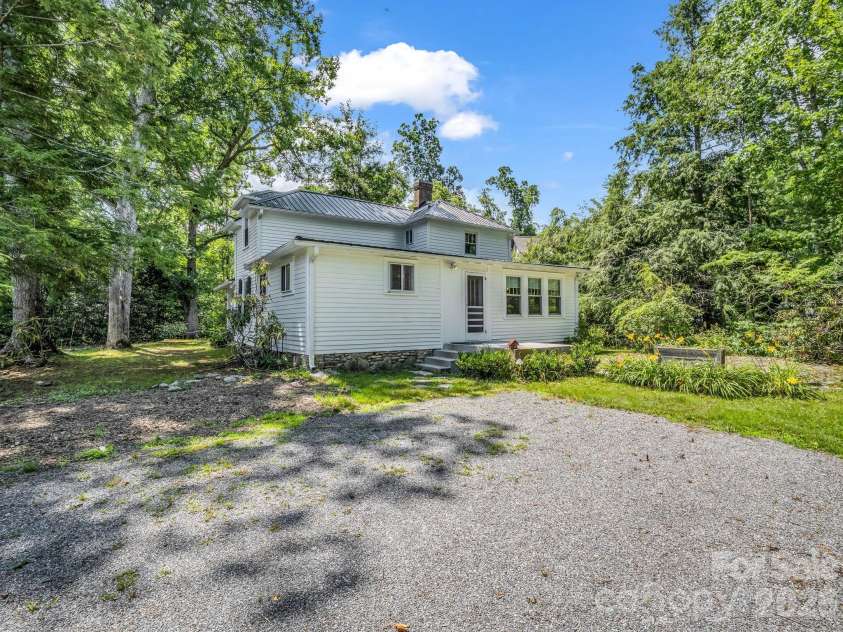 808 Montreat Road, Black Mountain, NC 28711.  MLS# CAR4398814, YatesRealty ID 35899. 
