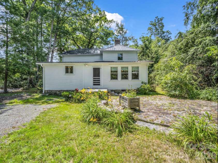 808 Montreat Road, Black Mountain, NC 28711.  MLS# CAR4398814, YatesRealty ID 35899. 