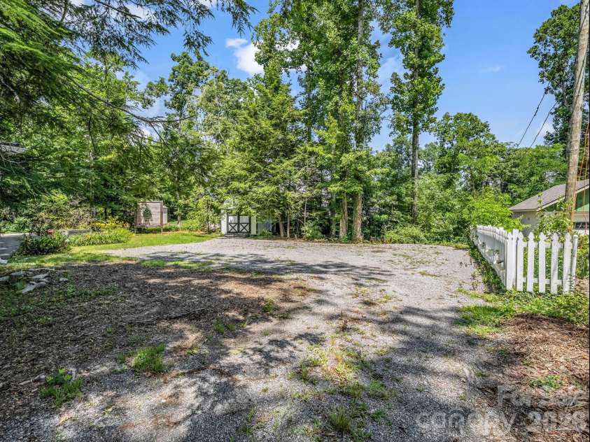 808 Montreat Road, Black Mountain, NC 28711.  MLS# CAR4398814, YatesRealty ID 35899. 