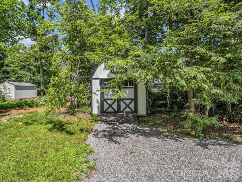 808 Montreat Road, Black Mountain, NC 28711.  MLS# CAR4398814, YatesRealty ID 35899. 