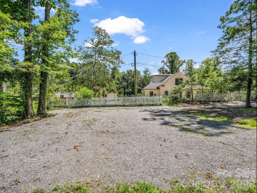 808 Montreat Road, Black Mountain, NC 28711.  MLS# CAR4398814, YatesRealty ID 35899. 