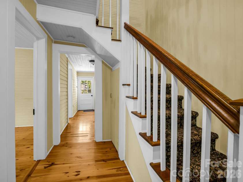 808 Montreat Road, Black Mountain, NC 28711.  MLS# CAR4398814, YatesRealty ID 35899. 