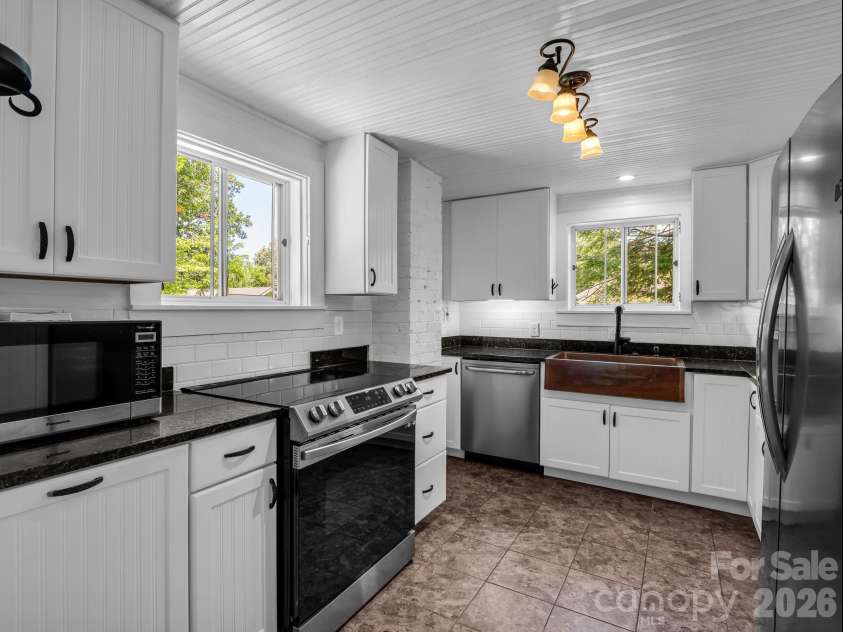 808 Montreat Road, Black Mountain, NC 28711.  MLS# CAR4398814, YatesRealty ID 35899. 