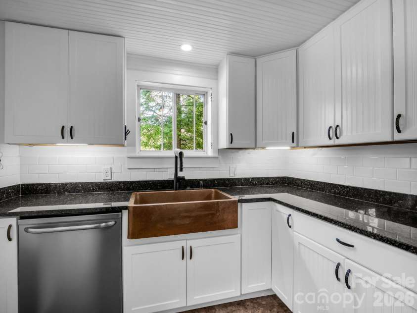808 Montreat Road, Black Mountain, NC 28711.  MLS# CAR4398814, YatesRealty ID 35899. 