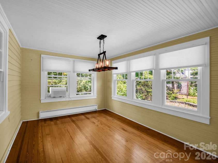 808 Montreat Road, Black Mountain, NC 28711.  MLS# CAR4398814, YatesRealty ID 35899. 