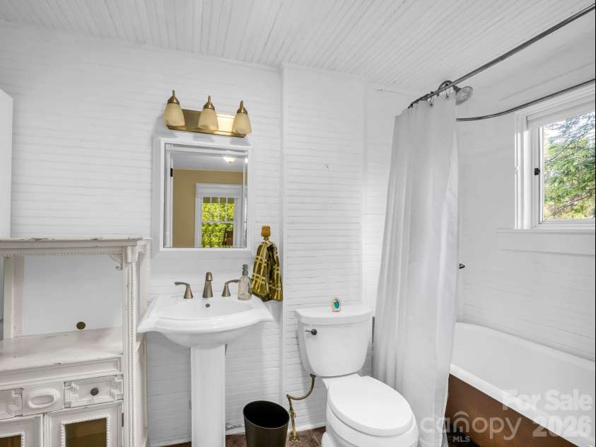 808 Montreat Road, Black Mountain, NC 28711.  MLS# CAR4398814, YatesRealty ID 35899. 