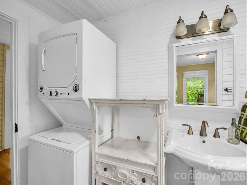 808 Montreat Road, Black Mountain, NC 28711.  MLS# CAR4398814, YatesRealty ID 35899. 
