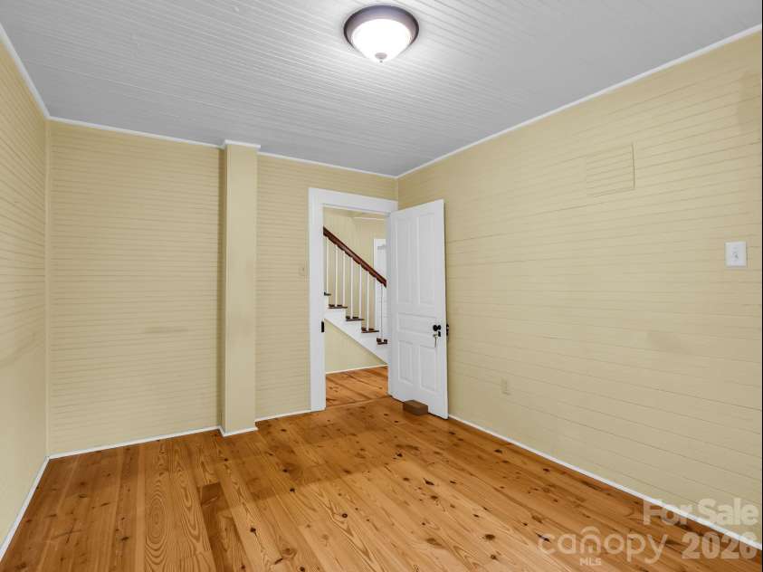 808 Montreat Road, Black Mountain, NC 28711.  MLS# CAR4398814, YatesRealty ID 35899. 