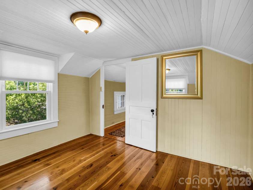 808 Montreat Road, Black Mountain, NC 28711.  MLS# CAR4398814, YatesRealty ID 35899. 