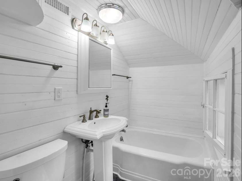 808 Montreat Road, Black Mountain, NC 28711.  MLS# CAR4398814, YatesRealty ID 35899. 