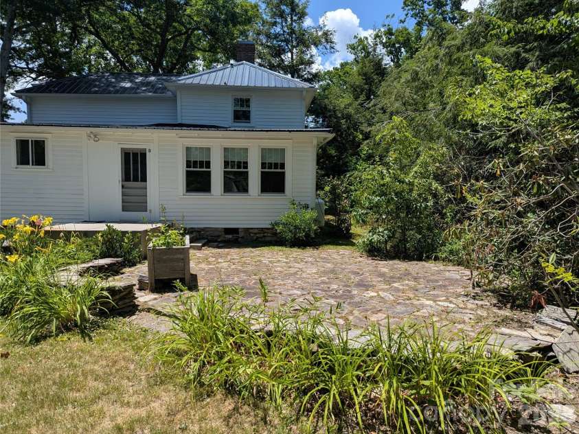 808 Montreat Road, Black Mountain, NC 28711.  MLS# CAR4398814, YatesRealty ID 35899. 