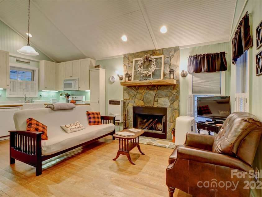 46 Fish Camp Circle, Newland, NC 28657.  MLS# CAR4221475, YatesRealty ID 3590. 