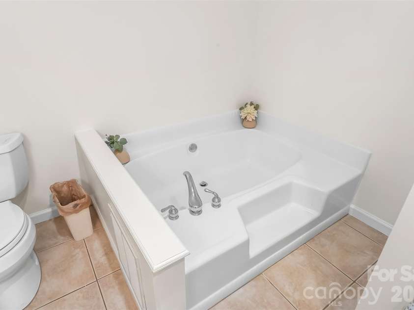 70 Heslar Way, Marshall, NC 28753.  MLS# CAR4388058, YatesRealty ID 35900. 