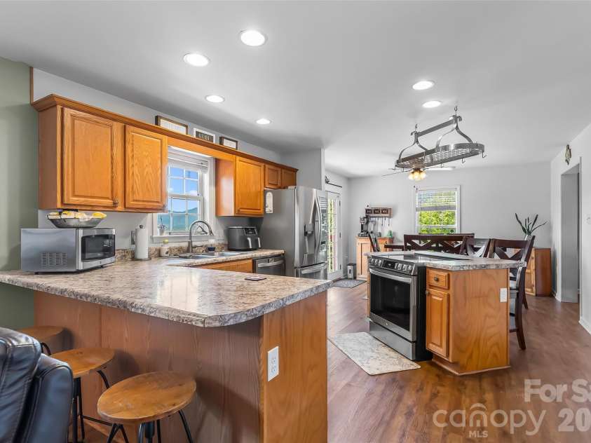 70 Heslar Way, Marshall, NC 28753.  MLS# CAR4388058, YatesRealty ID 35900. All Kitchen appliances new in 2021