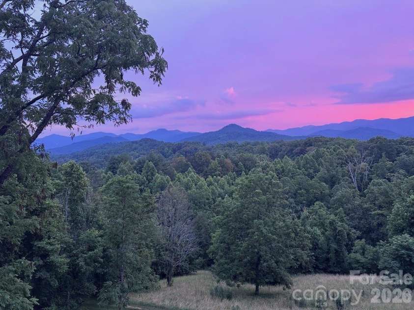 70 Heslar Way, Marshall, NC 28753.  MLS# CAR4388058, YatesRealty ID 35900. Nightly Beautiful Sunsets