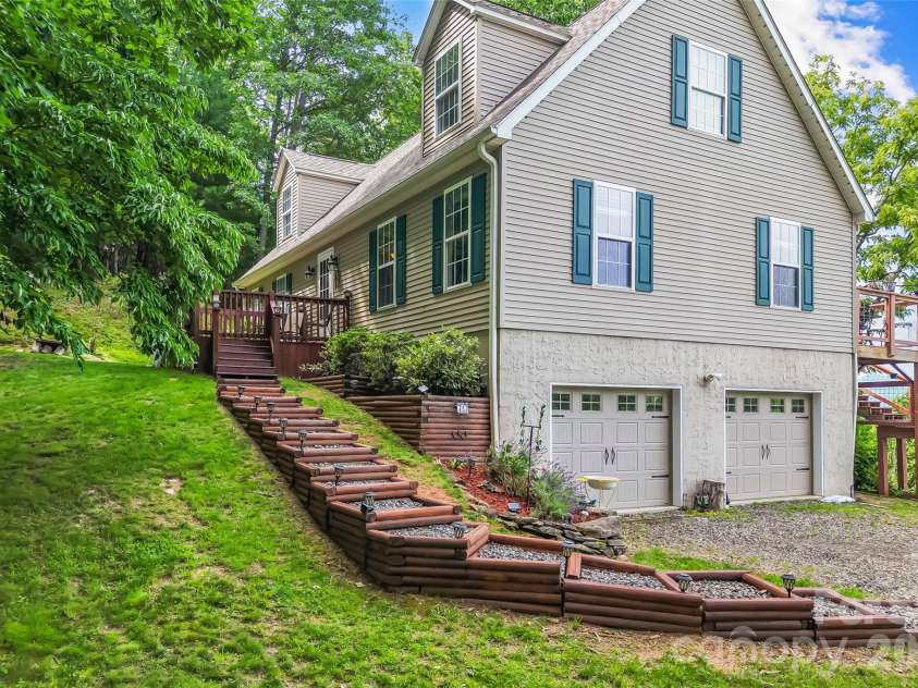 70 Heslar Way, Marshall, NC 28753.  MLS# CAR4388058, YatesRealty ID 35900. The side view