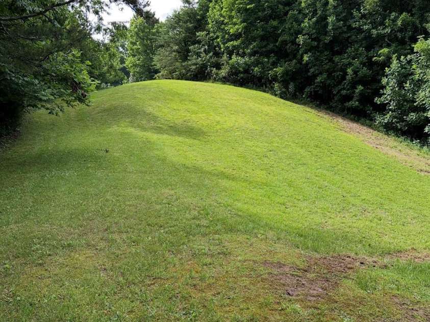 70 Heslar Way, Marshall, NC 28753.  MLS# CAR4388058, YatesRealty ID 35900. This property has it all!There is also another homesite