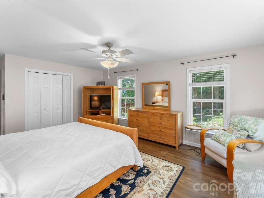 70 Heslar Way, Marshall, NC 28753.  MLS# CAR4388058, YatesRealty ID 35900. Very Large primary bedroom main floor