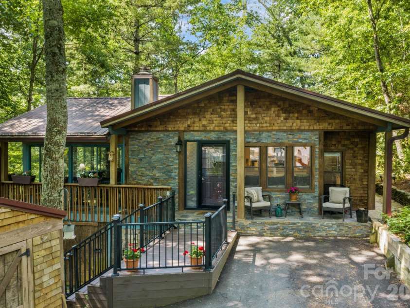 180 Longview Road, Newland, NC 28657.  MLS# CAR4397948, YatesRealty ID 35901. 