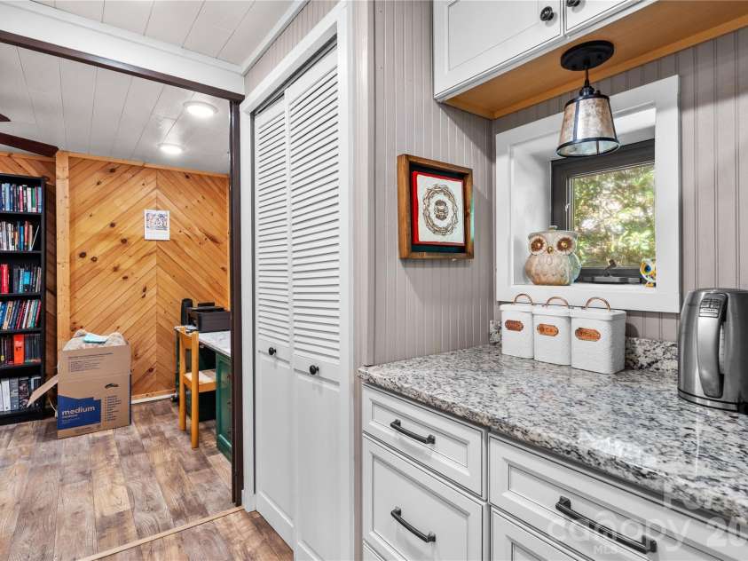 180 Longview Road, Newland, NC 28657.  MLS# CAR4397948, YatesRealty ID 35901. 