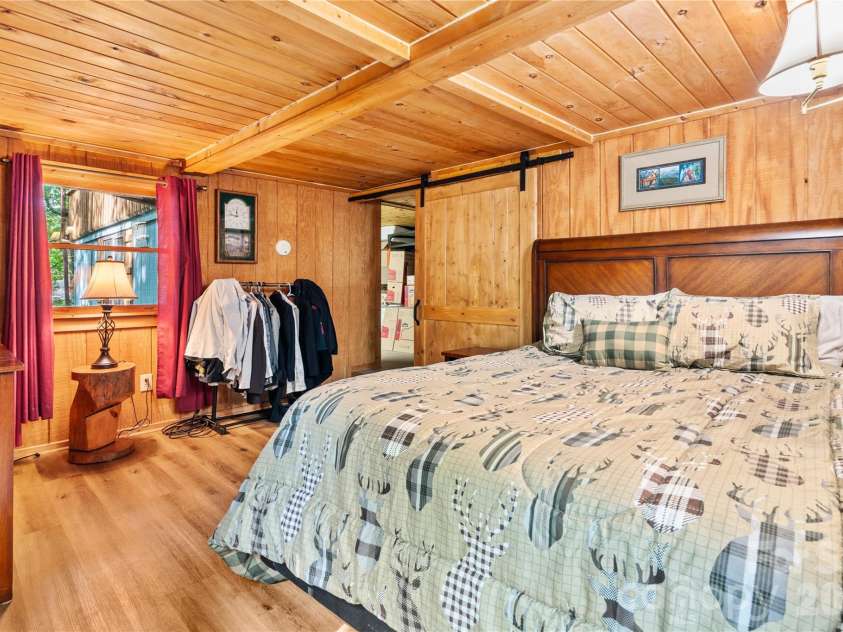 180 Longview Road, Newland, NC 28657.  MLS# CAR4397948, YatesRealty ID 35901. 