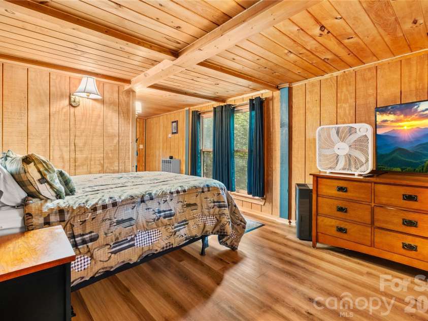 180 Longview Road, Newland, NC 28657.  MLS# CAR4397948, YatesRealty ID 35901. 