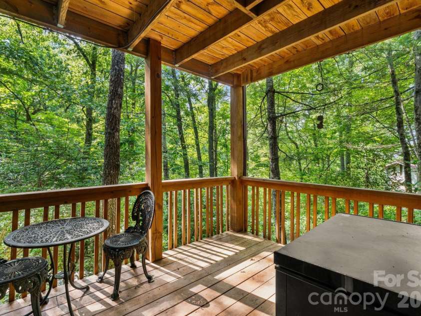 180 Longview Road, Newland, NC 28657.  MLS# CAR4397948, YatesRealty ID 35901. 
