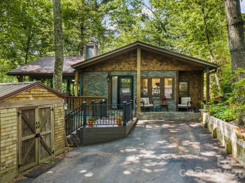 180 Longview Road, Newland, NC 28657.  MLS# CAR4397948, YatesRealty ID 35901. 