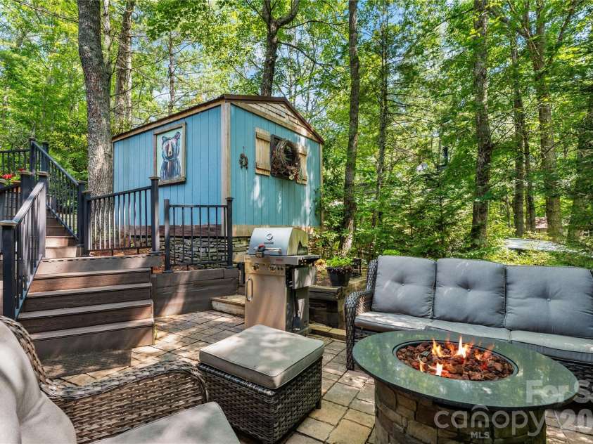 180 Longview Road, Newland, NC 28657.  MLS# CAR4397948, YatesRealty ID 35901. 