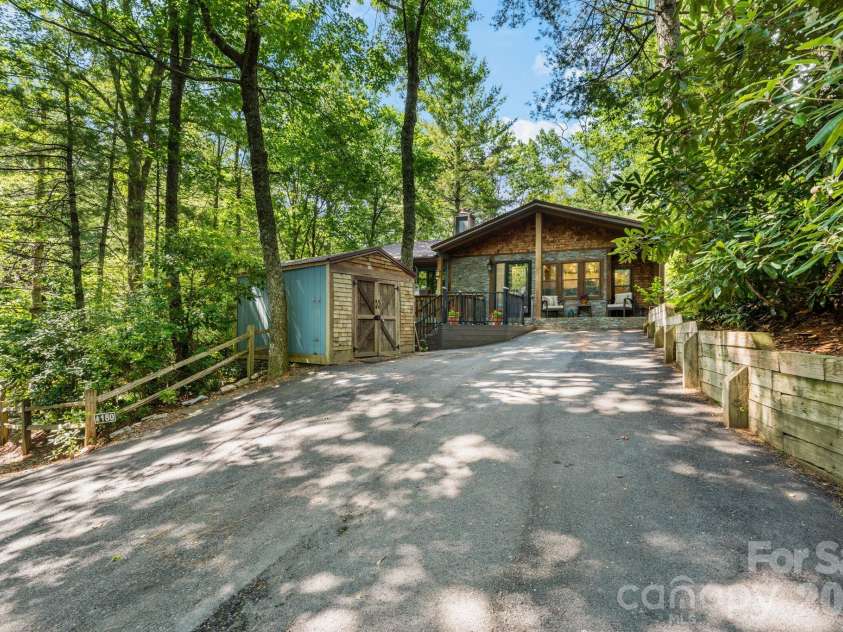 180 Longview Road, Newland, NC 28657.  MLS# CAR4397948, YatesRealty ID 35901. 