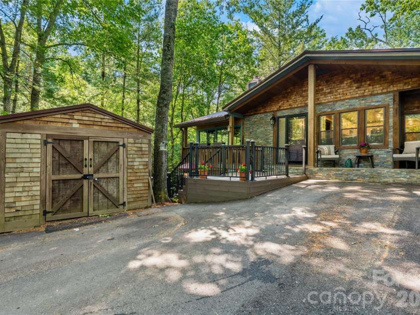 180 Longview Road, Newland, NC 28657.  MLS# CAR4397948, YatesRealty ID 35901. 