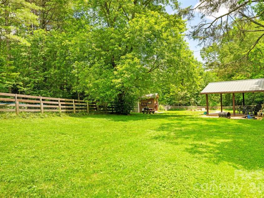 180 Longview Road, Newland, NC 28657.  MLS# CAR4397948, YatesRealty ID 35901. 