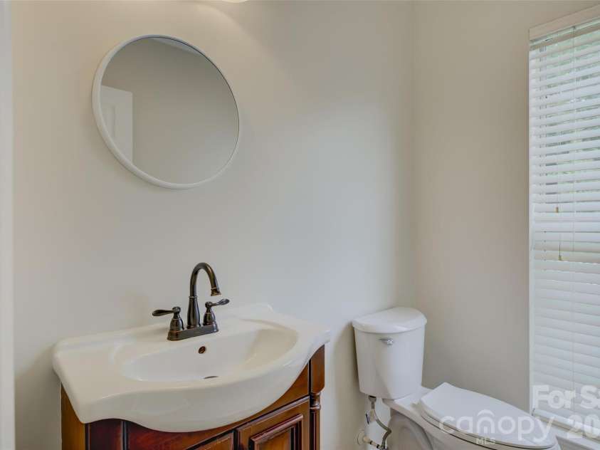 118 Creekside Drive, Fort Mill, SC 29715.  MLS# CAR4393993, YatesRealty ID 35903. Guest Bath