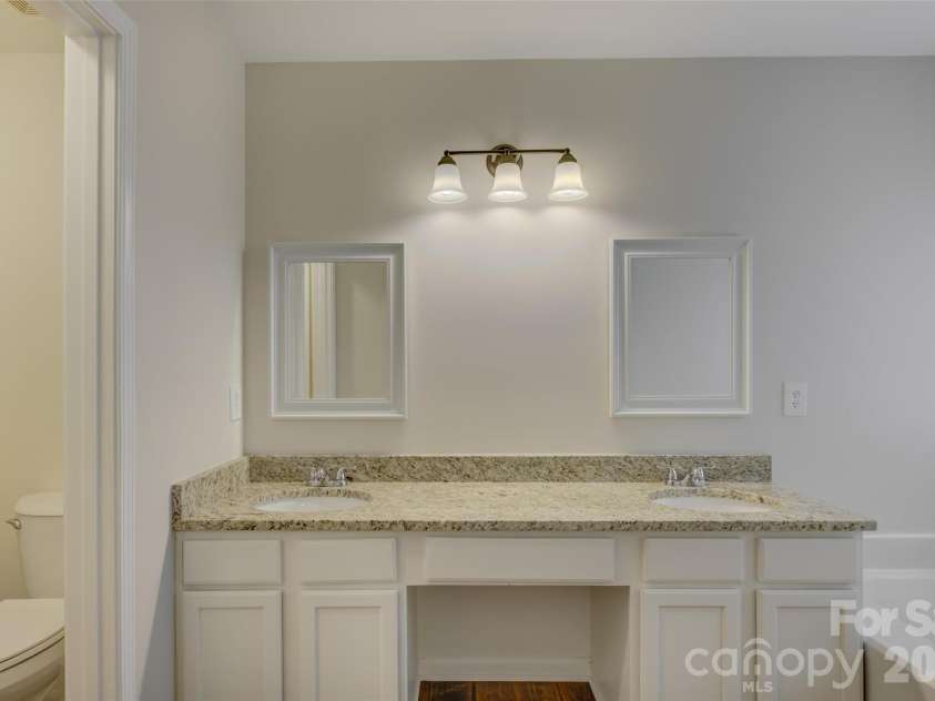 118 Creekside Drive, Fort Mill, SC 29715.  MLS# CAR4393993, YatesRealty ID 35903. Primary Bath - double sinks with granite countertops.