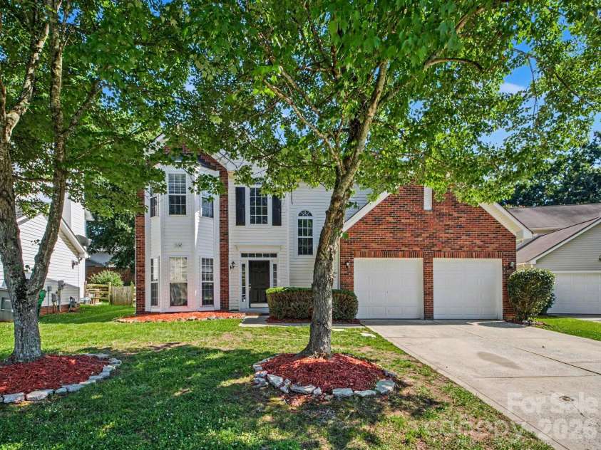 5142 Bentgrass Run Drive, Charlotte, NC 28269.  MLS# CAR4381272, YatesRealty ID 35904. 