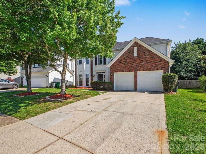 5142 Bentgrass Run Drive, Charlotte, NC 28269.  MLS# CAR4381272, YatesRealty ID 35904. 