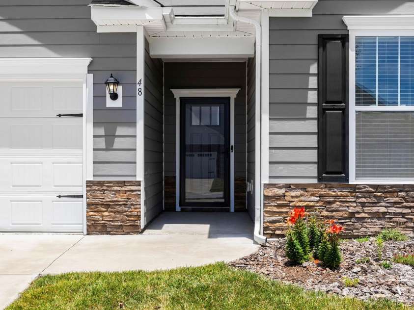 48 Thornberry Road, Hendersonville, NC 28792.  MLS# CAR4390884, YatesRealty ID 35905. 