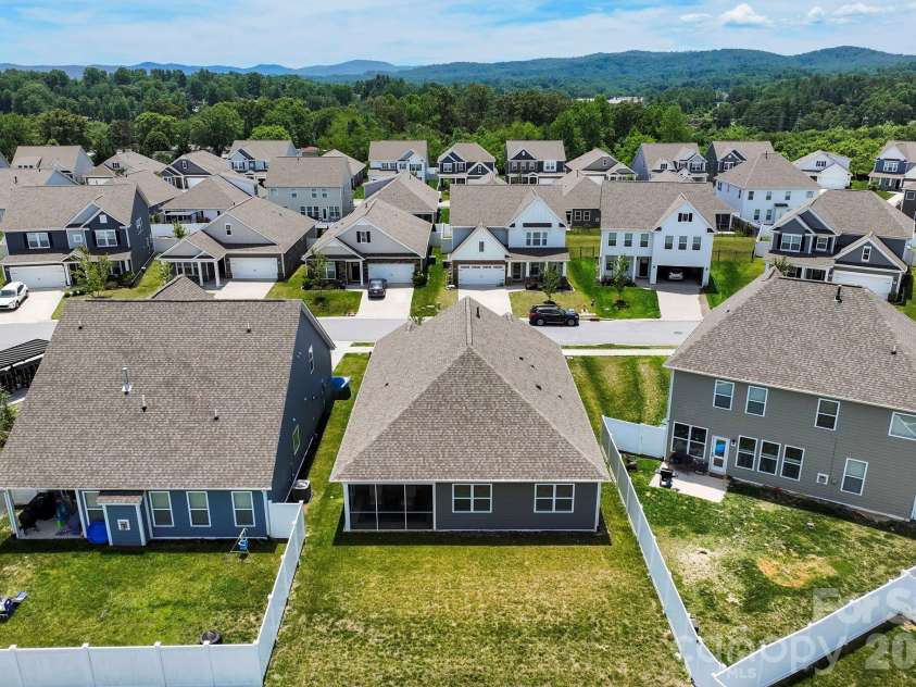 48 Thornberry Road, Hendersonville, NC 28792.  MLS# CAR4390884, YatesRealty ID 35905. 